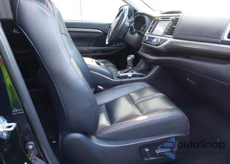 2019 Toyota Highlander Se z USA, uszkodzony, nr VIN 5TDJZRFH8KS937643